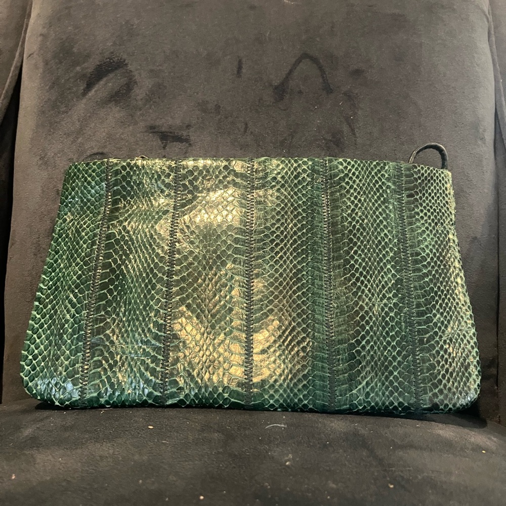 Chic Green Snakeskin Clutch